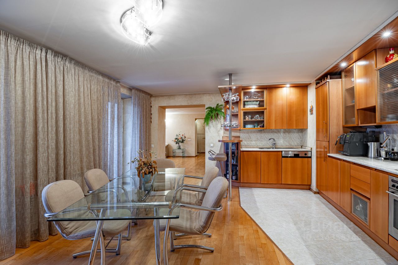 Продажа 3-комн квартиры на вторичном рынке проспект Тореза, 96