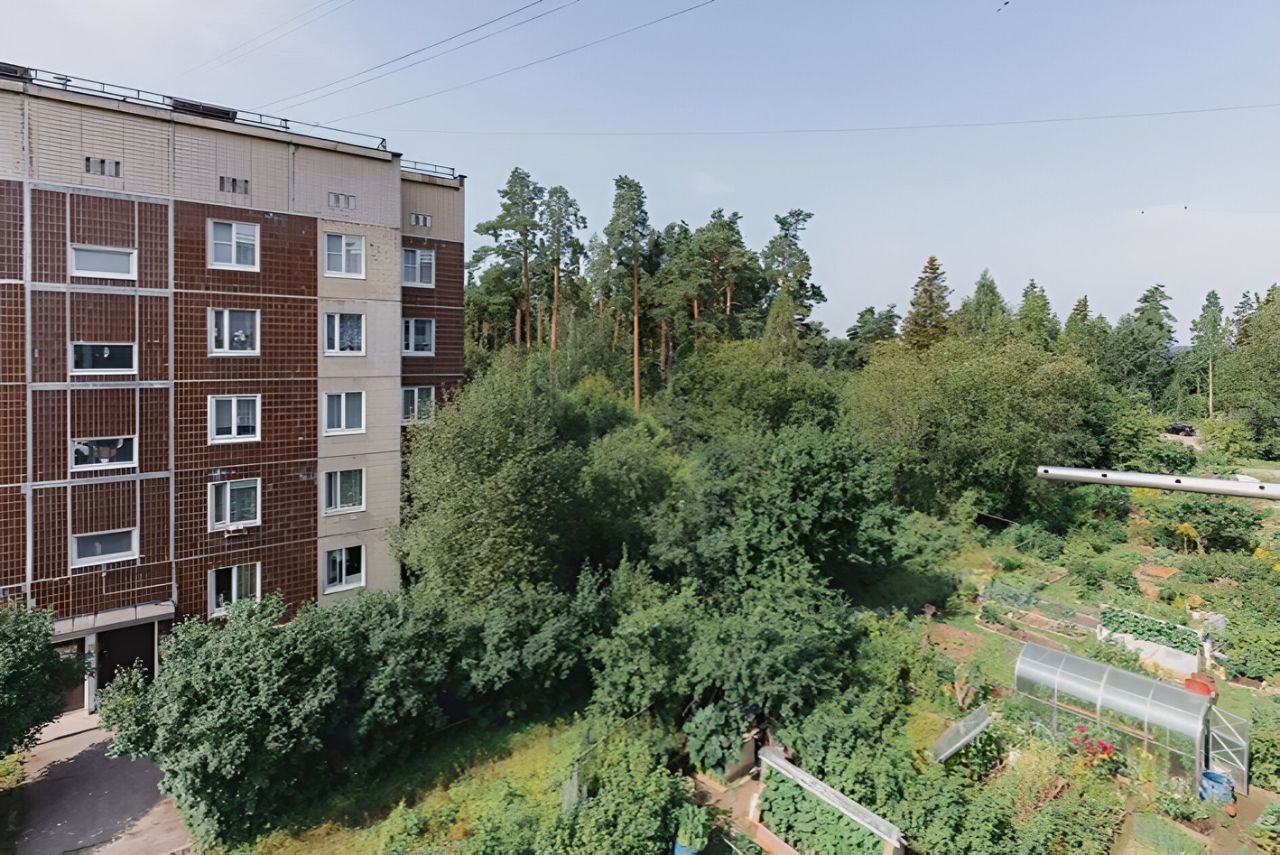 Продажа 3-комн квартиры на вторичном рынке пос. Сосново, улица Связи, 11