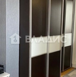 Продажа 3-комн квартиры на вторичном рынке улица Маршала Савицкого,  д. 28