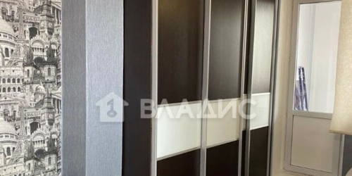 3-комн квартира улица Маршала Савицкого,  д. 28