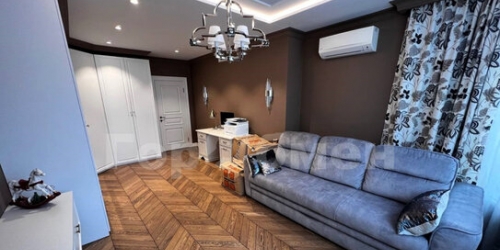 4-комн квартира улица Генерала Белобородова,  д. 19