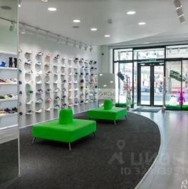 Аренда торгового помещения ул Петровка,  д. 15