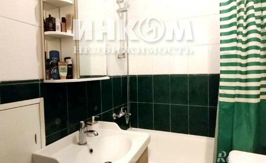Продажа 1-комн квартиры на вторичном рынке Боровский пр-д,  д. 12
