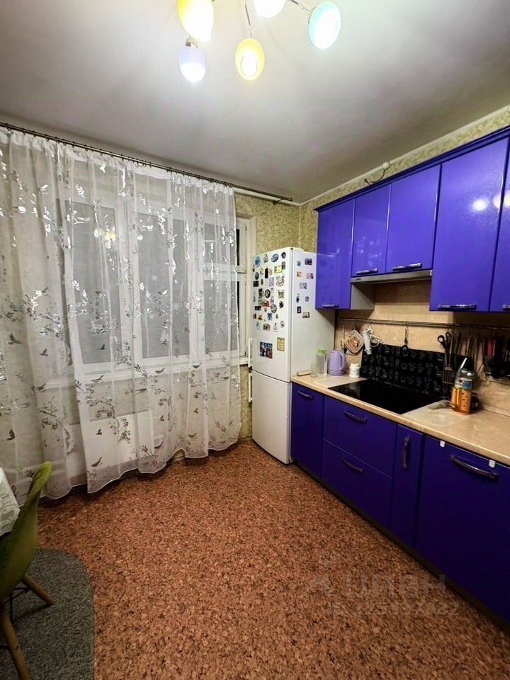 Продажа 3-комн квартиры на вторичном рынке улица Маршала Савицкого, 28