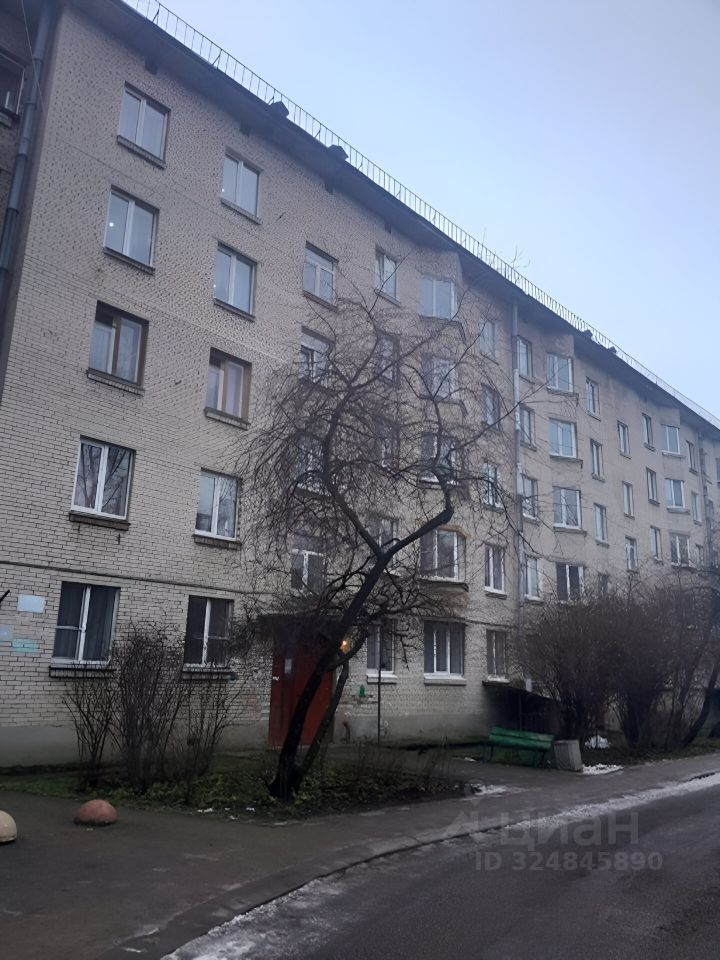 Продажа 3-комн квартиры на вторичном рынке пос. Войсковицы, площадь Манина, 3