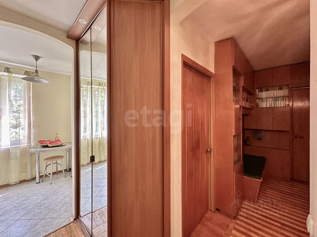 Продажа 2-комн квартиры на вторичном рынке улица Красных Зорь, 37