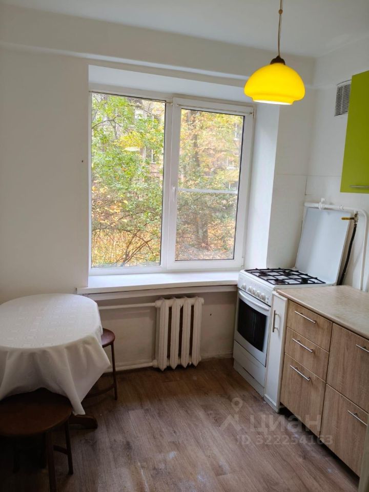 Продажа 3-комн квартиры на вторичном рынке Новоизмайловский проспект, 17