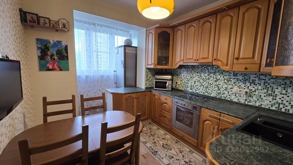 Продажа 3-комн квартиры на вторичном рынке улица Ивана Франко, 38К1