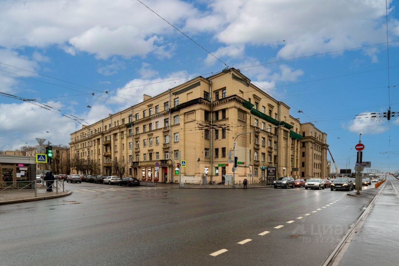 Продажа 2-комн квартиры на вторичном рынке улица Стахановцев, 7