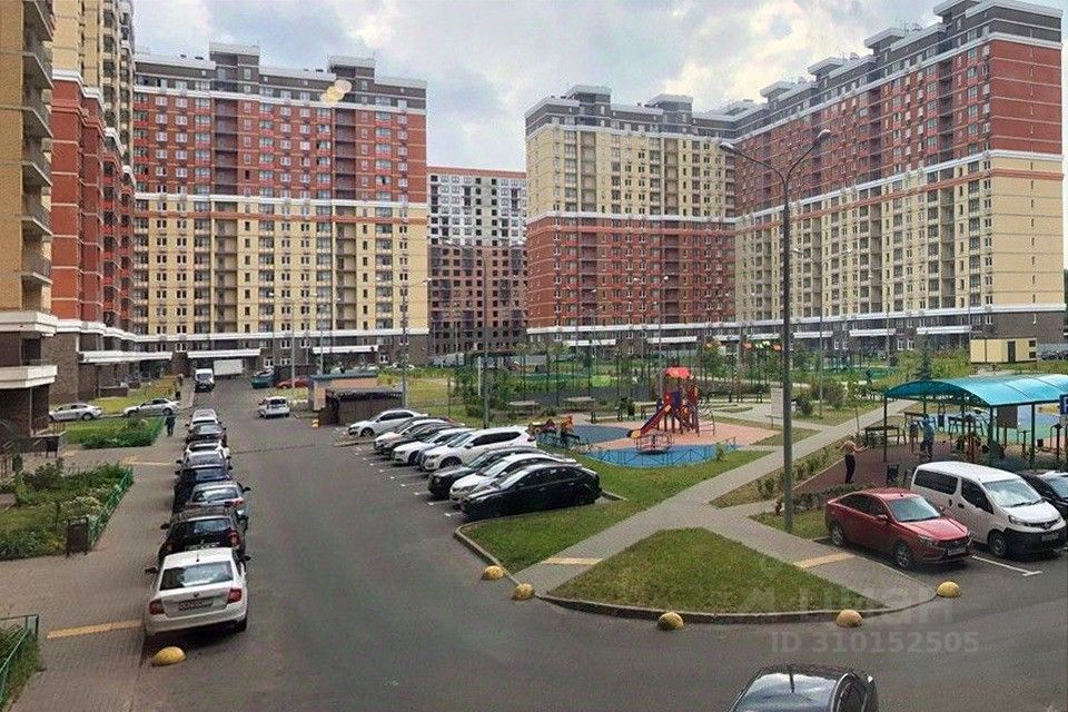 Продажа 2-комн квартиры на вторичном рынке Мирный пгт, улица Свободы, 4