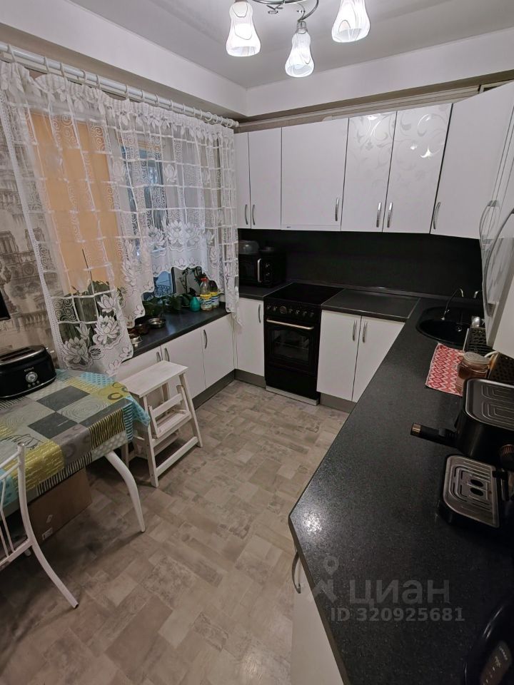 Продажа 4-комн квартиры на вторичном рынке Колпино, Тверская улица, 33