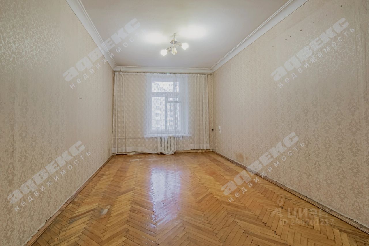 Продажа 3-комн квартиры на вторичном рынке 14-я Васильевского острова линия, 97