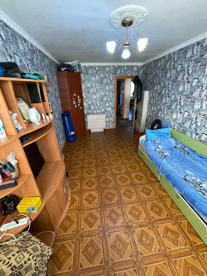 Продажа 3-комн квартиры на вторичном рынке Коммунар г., улица Гатчинская, 14