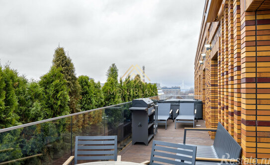 Продажа 4-комн квартиры на вторичном рынке Петровский пр-кт,  д. 11 к2