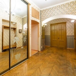 Продажа 4-комн квартиры на вторичном рынке Обуховской обороны пр-кт,  д. 93