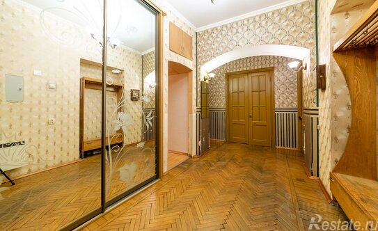 Продажа 4-комн квартиры на вторичном рынке Обуховской обороны пр-кт,  д. 93