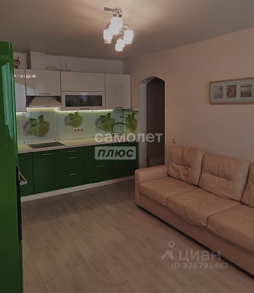 Продажа 3-комн квартиры на вторичном рынке проспект Защитников Москвы, 8