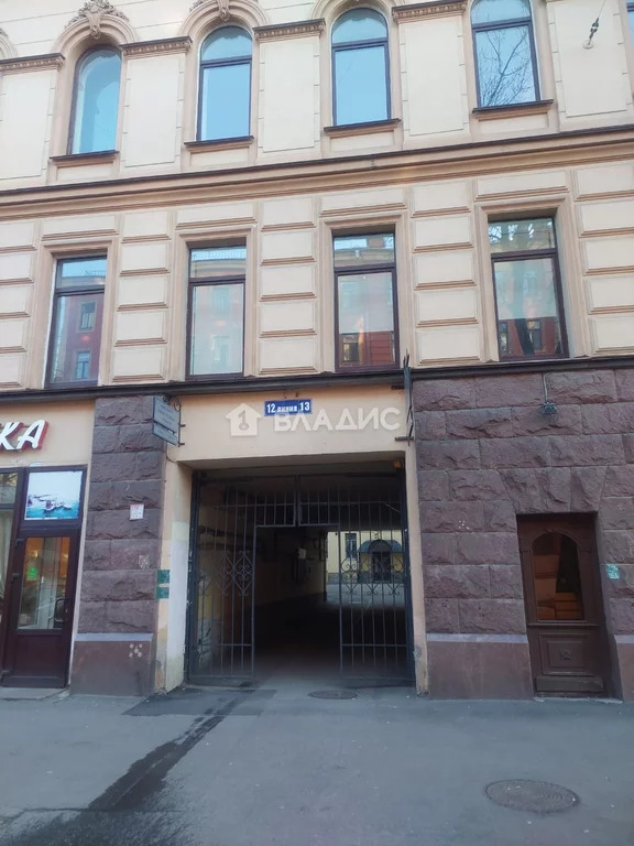 Продажа 4-комн квартиры на вторичном рынке 12-я линия Васильевского острова,  д. 13