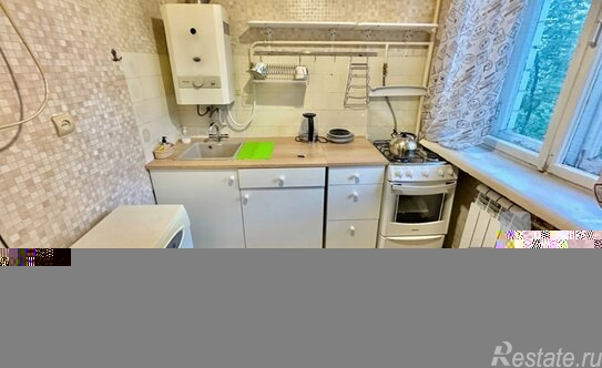 Продажа 4-комн квартиры на вторичном рынке ул Введенского,  д. 32