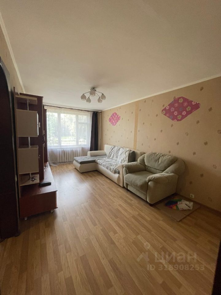 Продажа 3-комн квартиры на вторичном рынке Дедовск г., улица Красный Октябрь, 1