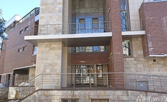 Продажа 4-комн квартиры на вторичном рынке Лебединая улица,  д. 1