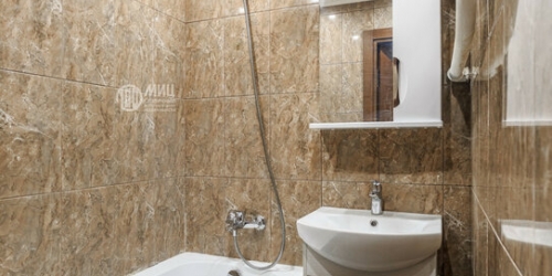 2-комн квартира улица Короленко,  д. 10