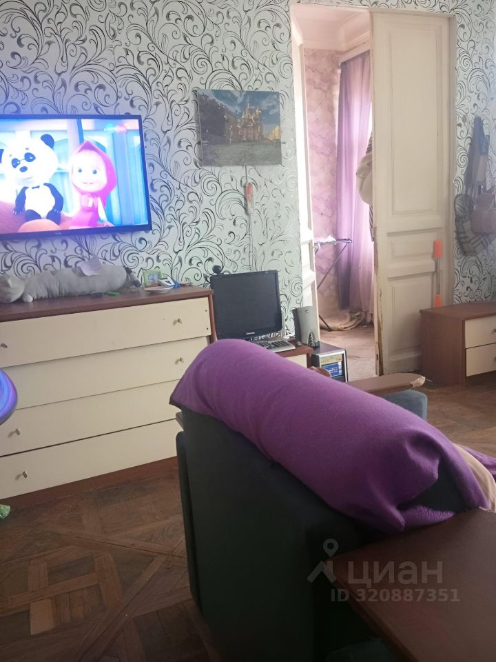 Продажа 5-комн квартиры на вторичном рынке Ропшинская улица, 32