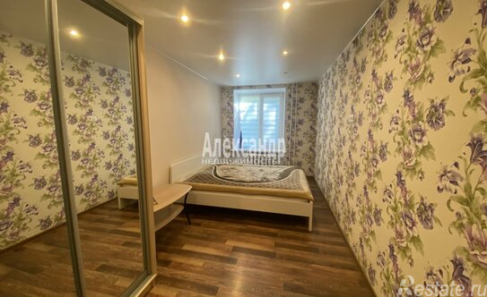 Аренда 2-комн квартиры на вторичном рынке Петергоф г, Разводная ул,  д. 23