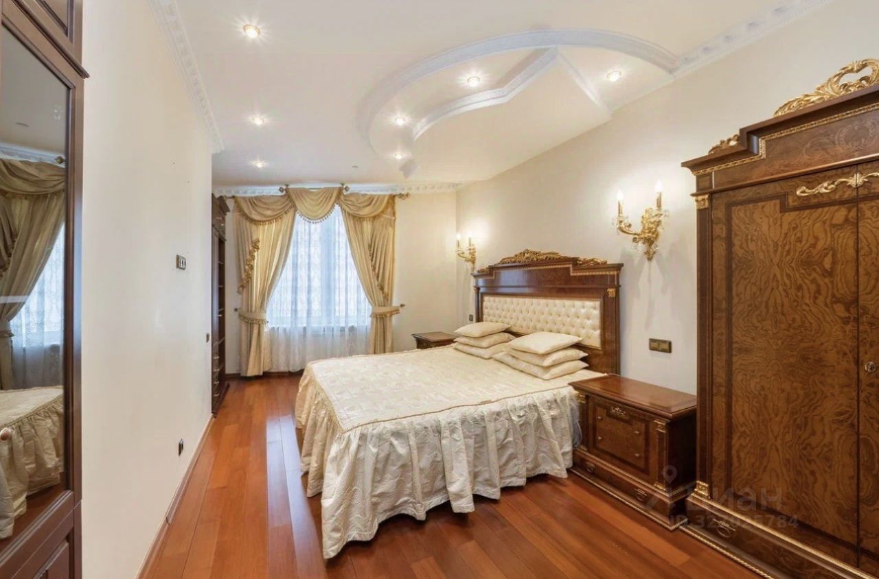 Продажа 3-комн квартиры на вторичном рынке Мосфильмовская улица, 70к2
