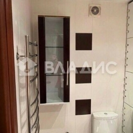 Продажа 2-комн квартиры на вторичном рынке улица Грина,  д. 18 к1