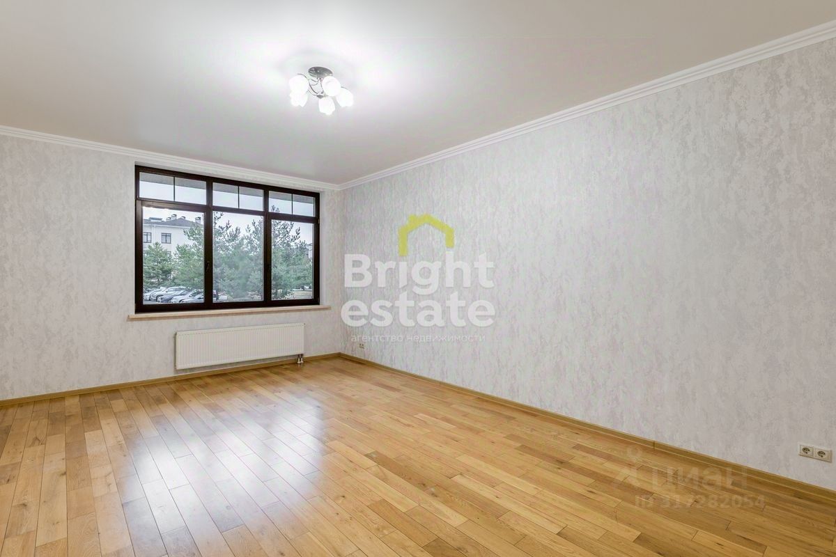 Продажа 3-комн квартиры на вторичном рынке д. Новинки, улица Малахитовая, 5