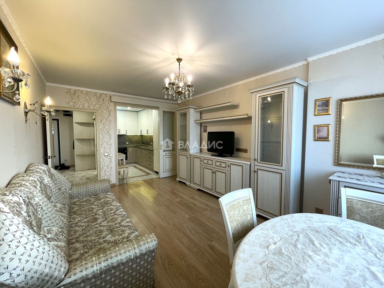 Продажа 2-комн квартиры на вторичном рынке улица Поляны, 5