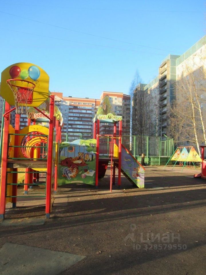 Продажа 3-комн квартиры на вторичном рынке Стародеревенская улица, 24К1