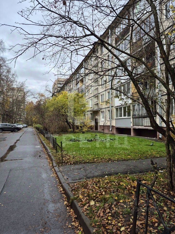 Продажа 3-комн квартиры на вторичном рынке проспект Космонавтов, 28К2