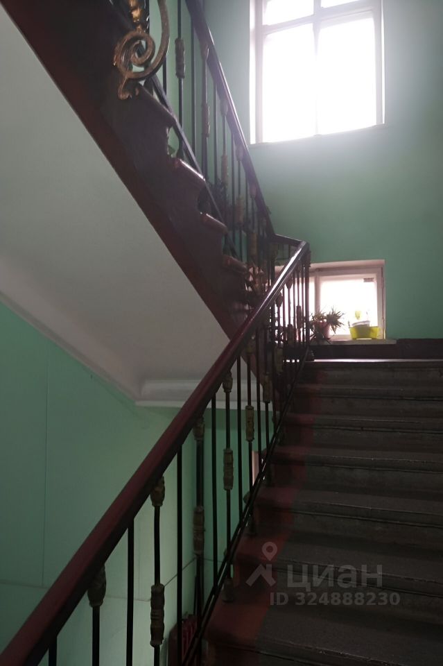Продажа 3-комн квартиры на вторичном рынке улица Полярников, 15