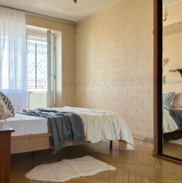 Продажа 4-комн квартиры на вторичном рынке Украинский бульвар,  д. 7