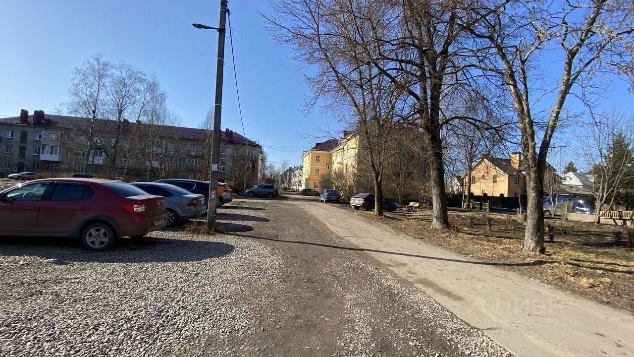 Продажа 2-комн квартиры на вторичном рынке Кировск, улица Пушкина, 10