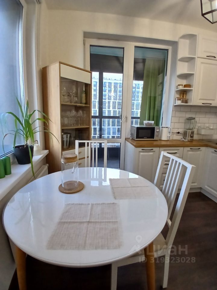 Продажа 2-комн квартиры на вторичном рынке улица Ультрамариновая, 8