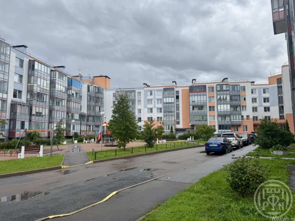 Продажа 3-комн квартиры на вторичном рынке Петергоф г., Парковая ул. ,  д. 20