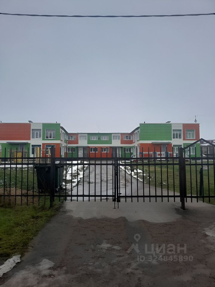 Продажа 3-комн квартиры на вторичном рынке пос. Войсковицы, площадь Манина, 3