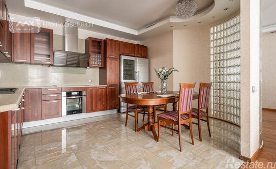 Продажа 4-комн квартиры на вторичном рынке Волховский переулок