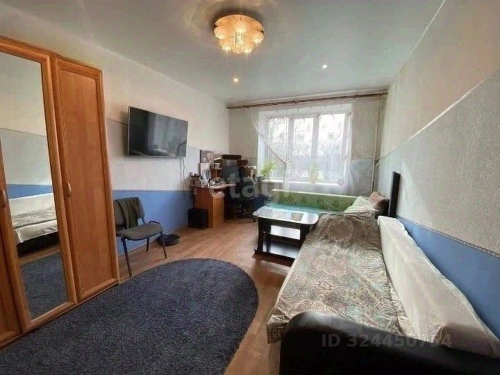 Продажа 3-комн квартиры на вторичном рынке Волхов, улица Марата, 2