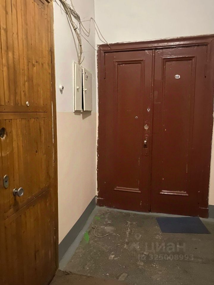 Продажа 2-комн квартиры на вторичном рынке проспект Стачек, 19