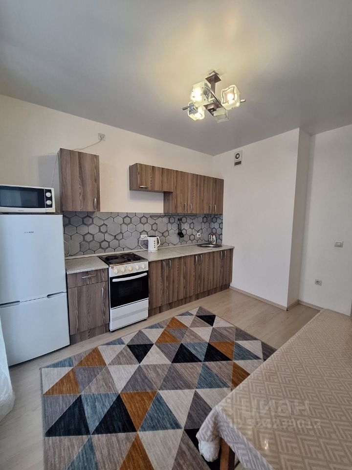 Аренда 1-комн квартиры на вторичном рынке улица 3-я Нововатутинская,  д. 8