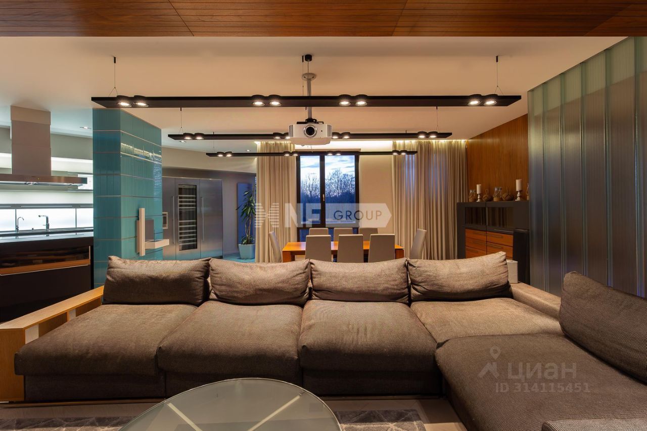 Продажа 4-комн квартиры на вторичном рынке улица Рюхина, 10