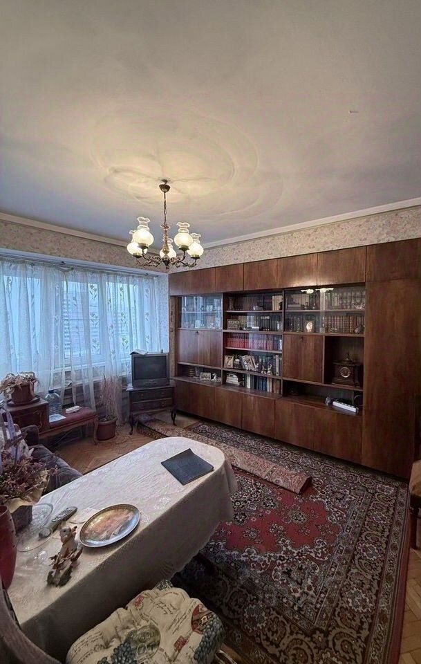 Продажа 2-комн квартиры на вторичном рынке Ленинский пр-кт,  д. 122