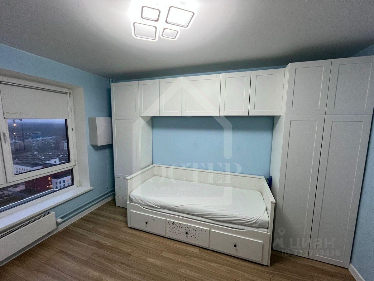 Продажа 3-комн квартиры на вторичном рынке Домостроительная улица, 14