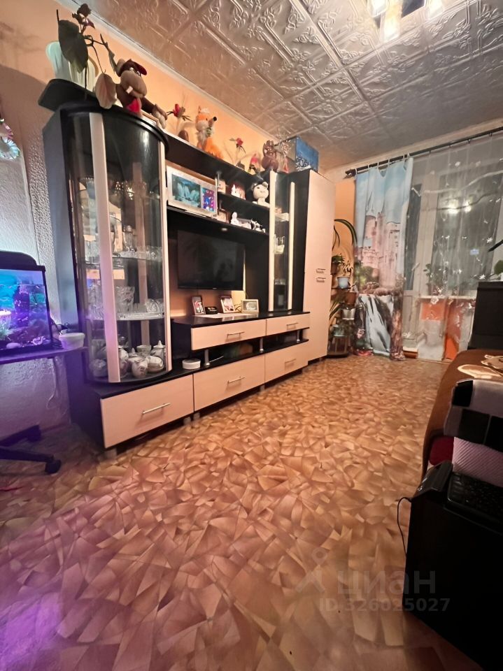 Продажа 3-комн квартиры на вторичном рынке Волхов, улица Калинина, 38