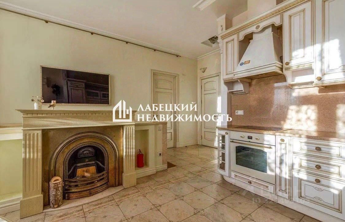 Продажа 3-комн квартиры на вторичном рынке Морской проспект, 24