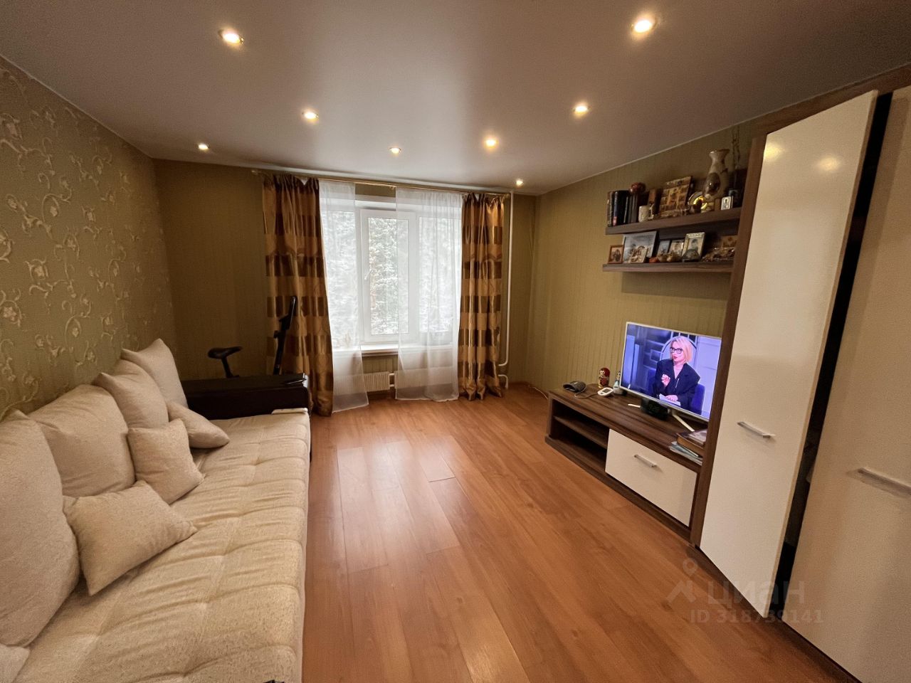 Продажа 3-комн квартиры на вторичном рынке Голубое пгт, 2